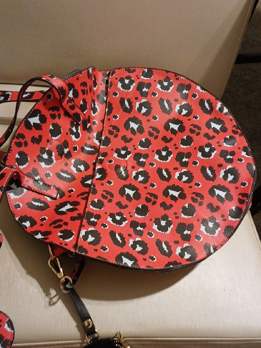 Red Leopard Print Round Tote Bag